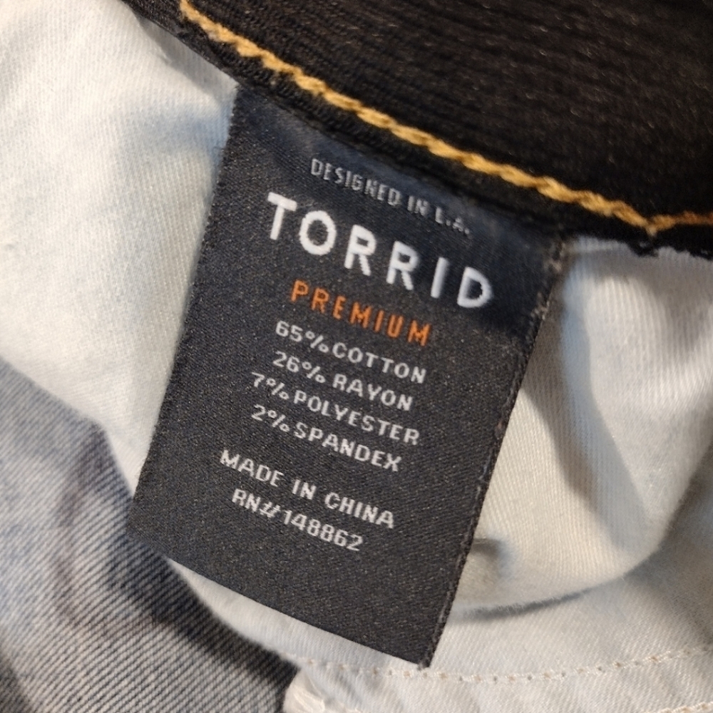 Women's Torrid Blue Skinny Jeans with Black Swirl Design; 18 - Picture 10 of 16
